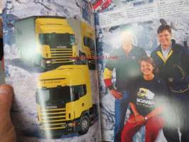 Scania - 7 kpl esitteitä vaatteista jaoheistuotteista + tarvikkeista