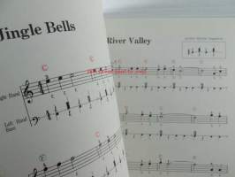 Let&#039;s Play the Yamaha Electone - Textbook for beginners primary course - Nuotteja aloittelijoille