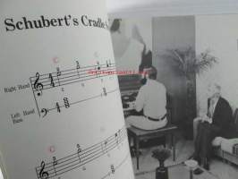 Let&#039;s Play the Yamaha Electone - Textbook for beginners primary course - Nuotteja aloittelijoille