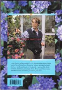 Puutarhasi parhaaksi, 2003.  Arno Kasvi kertoo koristekasvien kasvattamisesta ja neuvoo vuosien kokeilujensa pohjalta mitä kasvit vaativat viihtyäkseen.