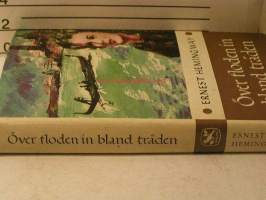 över floden in bland träden
