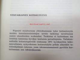 Varsinais-Suomen maakuntakirja 23, sis. mm. seur. artikkelin; Tauno Vuori - Uudenkaupungin kulttuurihistoriallisen museon 75-vuotisvaiheet, Nykyaikainen