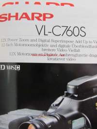 Sharp kuluttajaelektroniikkamyynnin infomappi 1988-89, sis. myyntiesitteitä televisiosta mikroaaltouuneihin, hyvätasoisia valokuvia tuoteista katso sisältö kuvista