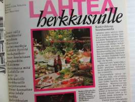 Avotakka 1972 nr 4, Miss Suomi Harriet Erikson ja  Martti Etelävuori - kotimme on keskivertokoti, Palaset, pyörällä