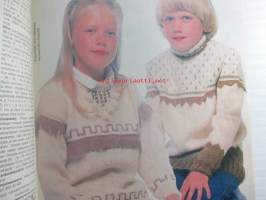 Eeva neule 1983 nr 6, katso sisältö kuvista tarkemmin.