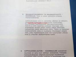 Volvo BM Maansiirtodumpperit ja maastoalustat tuotetietokansio konemyyjille 1973, sisältää tietoa malleista, mottoreista, voimansiirrosta, varusteista,