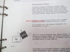 Volvo BM Maansiirtodumpperit ja maastoalustat tuotetietokansio konemyyjille 1973, sisältää tietoa malleista, mottoreista, voimansiirrosta, varusteista,