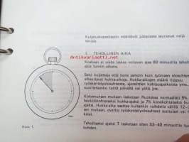Volvo BM Maansiirtodumpperit ja maastoalustat tuotetietokansio konemyyjille 1973, sisältää tietoa malleista, mottoreista, voimansiirrosta, varusteista,