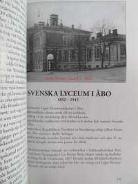 Katederileijonia. Opettajapersoonaallisuuksia Turun Oppikouluissa 1930-ja 1940 -luvuilla. Lärarprofiler i Åbo på 1930-1940 -talet