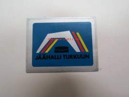 Jäähalli Turkuun -tarra