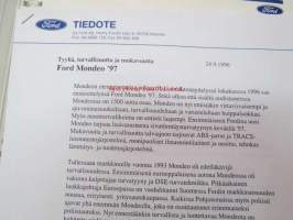 Ford Mondeo pressikansio, sisältää esittelyn uudesta mallista, diakuvia, 4 kpl pressikuvia, CD-levyn ja levykkeen