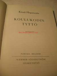 KOULUKODIN TYTTÖ
