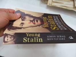 Young Stalin -englanninkielinen teos Stalinin nuoruusvuosista, runsas kuvitus