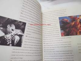A circle of nations - Voices and visions of American indians - Nort American native writers &amp; photographers