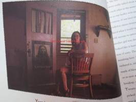 A circle of nations - Voices and visions of American indians - Nort American native writers &amp; photographers