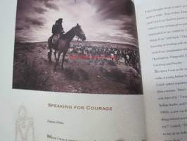 A circle of nations - Voices and visions of American indians - Nort American native writers &amp; photographers