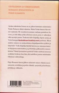 Syyslaulu, 2005.  Itsepäinen, herkkä Viola menee naimisiin itsekeskeisen taiteilijan kanssa ja kasvaa avioliiton aikana menestyvän kirjailijamiehensä varjossa