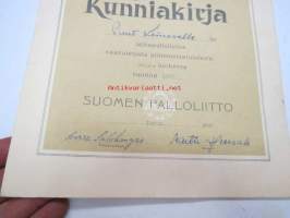 Kunniakirja Simo Leinoselle jalkapalloilussa saavutetusta piirinmestaruudesta B-jun. luokassa vuonna 1957 / Suomen Palloliitto, Turun Piiri