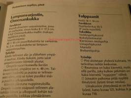 Nypläyskirja. Perinteitä ja omaa suunnittelua