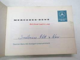 Mercedes-Benz Kundendienstheft, Service booklet, Carnet de Service, Service boekje, Service-haefte, Servicehäfte -huoltokirja / huoltolipukevihko, alunperin auton