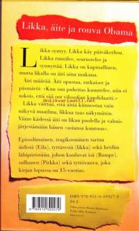 Likka,äite ja rouva Obama, 2013.  Likka on hämäläispariskunnan Eilan ja Rampen helsinkiläistynyt tytär, Sinikka Nopolan aiemmista teoksista tuttu. Rampe on