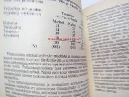 Työpaikan rakkaussuhteet. Tutkimus miesten ja naisten välisestä ystävyydestä, rakkaudesta ja sukupuolisesta ahdistelusta työssä