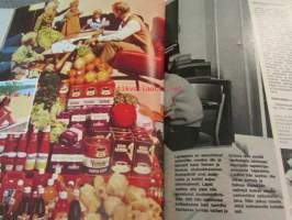 Kotiliesi 1969 nr 22, kamelia pimeän ajan kukka, uuden asumisen edut ja haitat - Kontulassa Aune ja Jaakko Kalo, Laina ja Kalevi Kokko, Pirkko ja Tauno Valjakka