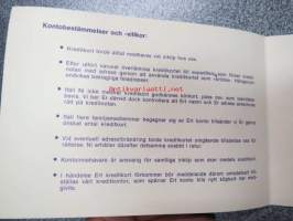 Sokos Helsinki H. E. Blomqvist kreditkort nr 00445 -muovikortti- / muovirahakauden alkuaikojen nostalginen tavaratalon luottokortti