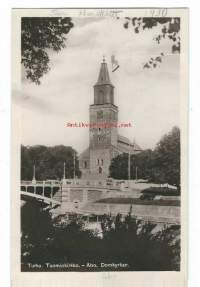 Turku Tuomiokirkko ja Aurajoki - paikkakuntapostikortti kulkenut 1930 merkki pois
