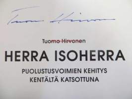 Herra isoherra. Puolustusvoimien kehitys kentältä katsottuna