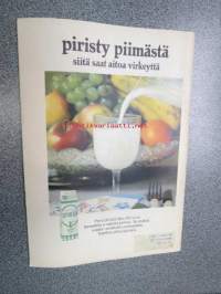 Uusi Nainen 1968 nr 8, sis. mm. seur artikkelit / kuvat / mainokset; Lauluyhtye Muksut - Inga Hinnerichsen, Seppo tikka, Leo Lastumäki = Petteri Pyörittäjä,