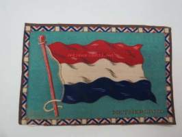 Sikarilippu Netherland (Cigarr flag) -sikarilaatikossa kylkiäisenä tullut keräilyliina, ollut laatikon pohjalla sikarien alla, arviolta 1920-30 lukujen vaihteesta