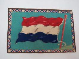 Sikarilippu Netherland (Cigarr flag) -sikarilaatikossa kylkiäisenä tullut keräilyliina, ollut laatikon pohjalla sikarien alla, arviolta 1920-30 lukujen vaihteesta