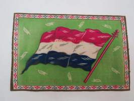 Sikarilippu Netherlands (Cigarr flag) -sikarilaatikossa kylkiäisenä tullut keräilyliina, ollut laatikon pohjalla sikarien alla, arviolta 1920-30 lukujen vaihteesta