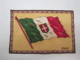 Sikarilippu Italy (Cigarr flag) -sikarilaatikossa kylkiäisenä tullut keräilyliina, ollut laatikon pohjalla sikarien alla, arviolta 1920-30 lukujen vaihteesta