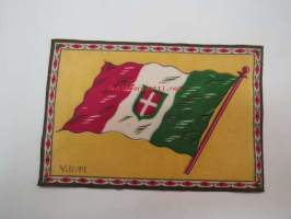 Sikarilippu Italy (Cigarr flag) -sikarilaatikossa kylkiäisenä tullut keräilyliina, ollut laatikon pohjalla sikarien alla, arviolta 1920-30 lukujen vaihteesta