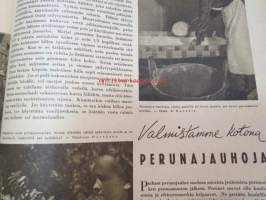 Kotiliesi 1941 nr 18 syyskuu II sis. mm. seur. artikkelit / kuvat / mainokset; Kansikuvitus Martta Wendelin, Säkistä parhaaksi pöytäliinaksi teko-ohje sivulla