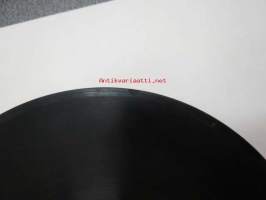 Tähti RW 474 Veikko Lavi - Ilman aihetta / Argentiinan yössä -savikiekkoäänilevy, 78 rpm
