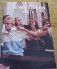 Uuden virren aika / [toimituskunta: Aleksander Torikka...et al.] ; [toimitussihteeri: Eija Vanhalukkarla] ; [kirjan kansi ja kuv.: Jari Suominen].