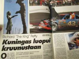 Vauhdin maailma 1993 nr 1 -mm. Formula 1 Maksaa?, Richard Petty kuningas vetäytyy radoilta, SS Oldsmobile-88, Opel Kadett, Kuukauden profiili Pentti Sinkkilä,