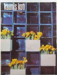 Kaunis Koti 1968 nr 3, Kansikuva Claire Aho, Kesäkalsuteet mm. Artek - Skanno, Sisustamme Karakalliossa, Kesämökit kehittyvät, Asko Disco kalaustesarja, ym.