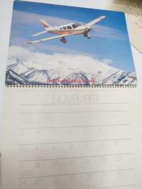 Piper - A Lear Sigler Company 1985 seinäkalenteri