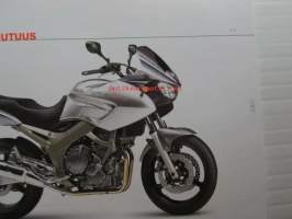 Yamaha Moottoripyörät ja skootterit mallisto 2002  - Moottoripyörä myyntiesite