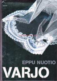 Varjo, 2009.Neljäs Pii Marin -dekkari tarttuu päivänpolttavaan aiheeseen, kunniamurhaan Murhattu nainen löytyy rannalta hääpuku yllään. Kun hänen