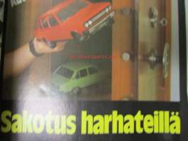 Moottori 1977 nr 2, sisältää mm. seur. artikkelit / kuvat / mainokset; 1899-1958 Packard autot Suomessa, Talvella matkailu-perävaunussa, Vanhasta kuin uusi -