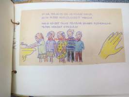 Alakoululaisen piirros- aja askarteluvihko / -kansio, mukana myös monistettuja yleisiä oheita mm. hammashoitoon, 1960-luvulta