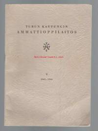 Turun Kaupungin Ammattioppilaitos  V 1945-1946  mm luettelo opettajista ja oppilaista  - vuosikertomus
