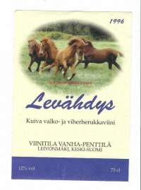 Levähdys  - viinietiketti viinaetiketti