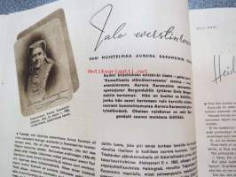 Hopeapeili 1942 nr 8 elokuu, sis. mm. seur. artikkelit / kuvat / mainokset; Kansikuva Havas - Marjat talteen, Lomanviettoa talkootyttönä - Punkaharjun Vaahersalon
