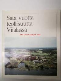 Sata vuotta teollisuutta Viialassa /Akkas Ånsåg / Akaan Höyrysaha / Wilh. Schaumann